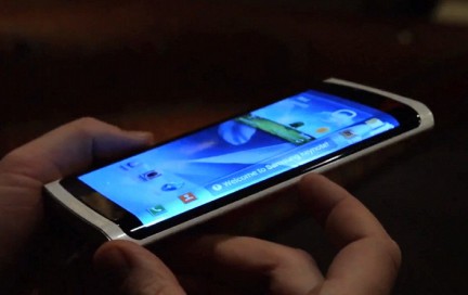 Samsung готовит смартфон с «трехсторонним» дисплеем